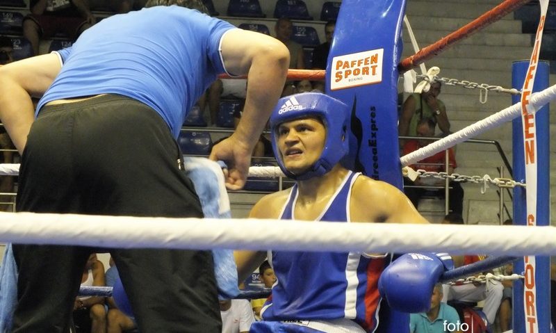 Medalie de aur pentru pugilistul reşiţean Alexandru Bibiricea la Cupa României