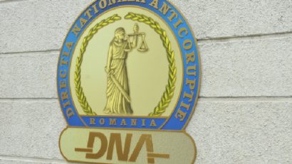 DNA Timişoara a dispus urmărirea penală faţă de suspecţi poliţişti în dosarul ‘Permise înmatriculări auto Arad’