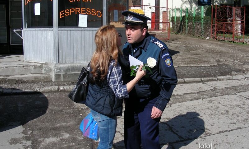 [FOTO] Flori și felicitări pentru femei, de la autoritățile din Băile Herculane