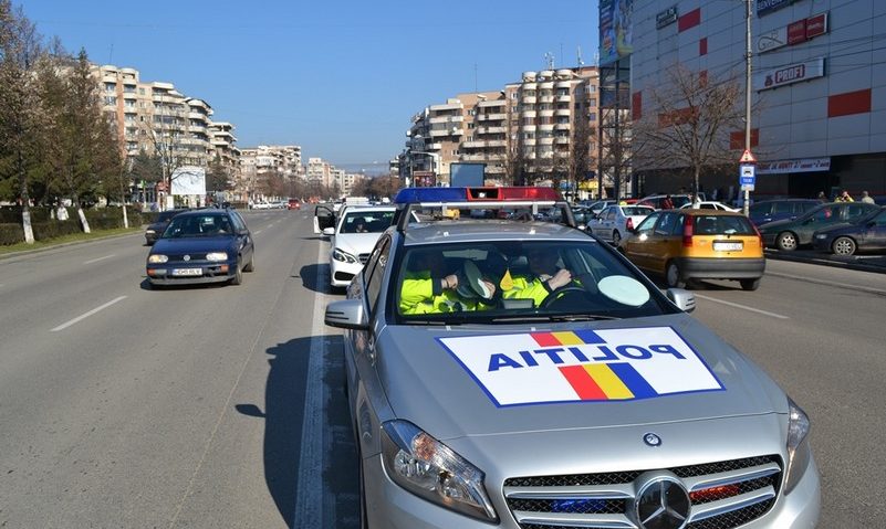 [FOTO] Polițiști hunedoreni înarmați cu „mărțișoare „