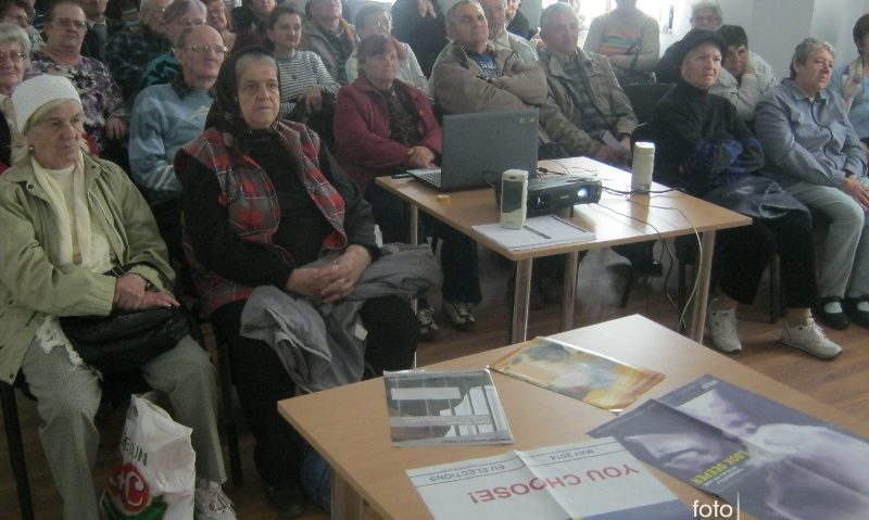 [FOTO] Vârstnicii reşiţeni socializează prin cultură