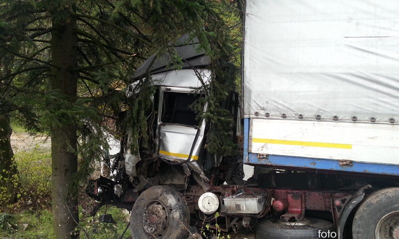 [FOTO] Accident în această dimineaţă la ieşire din Armeniş