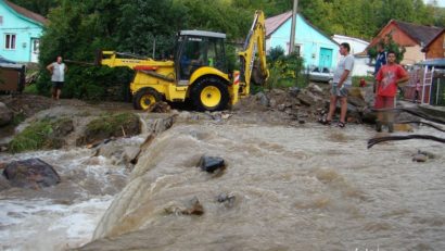 Cod portocaliu de ploi abundente în judeţul Caraş-Severin