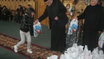 [FOTO] Din grijă pentru semeni – Biserica ortodoxă se implică în acte sociale de Paşti