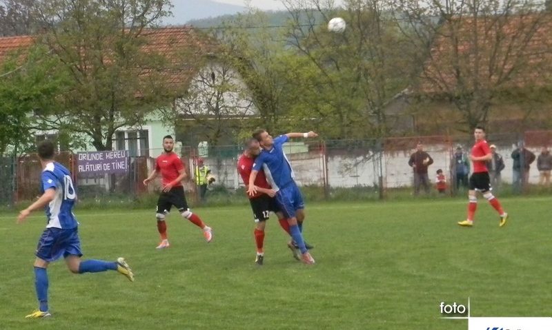 [FOTO] [UPDATE] Surpriză în play-off-ul Ligii a 3-a de fotbal seria a patra. FC Caransebeş a remizat acasă cu Vulturii Lugoj