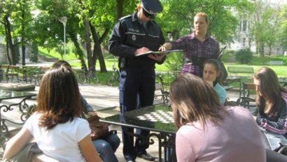 Elevii chiulangii, în atenţia poliţiei locale din Reşiţa