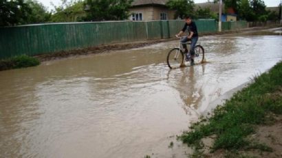 600 de gospodării din Eşelniţa au avut de suferit de pe urma inundaţiilor