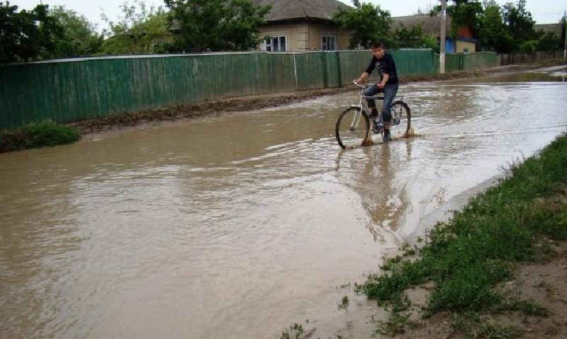 600 de gospodării din Eşelniţa au avut de suferit de pe urma inundaţiilor