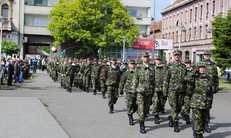 [FOTO] Şi militarii arădeni sunt purtători de biruinţă