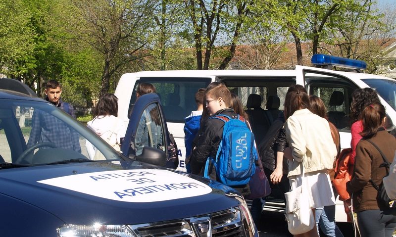 [FOTO] Poliţiştii de frontieră, MAI aproape de copii