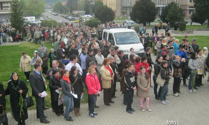 [FOTO] Sute de credincioşi la procesiunea ecumenică de Florii de la Reşiţa