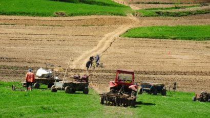 Astăzi intră în vigoare legea terenurilor agricole