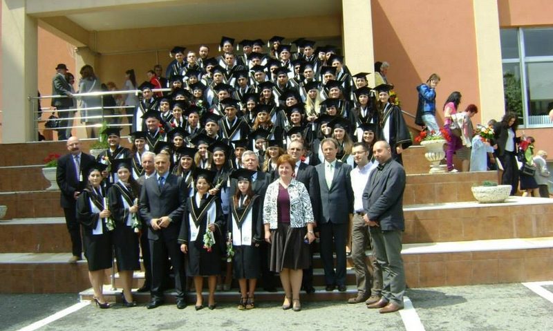 Trei profesori de la o universitate din Timişoara, reţinuţi pentru luare de mită