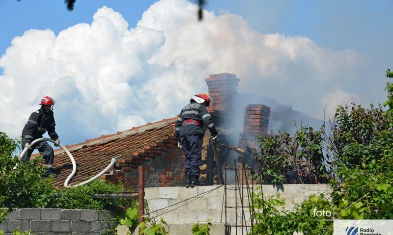 [FOTO] Incendiu la Caransebeș în această după-amiază