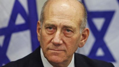 Fostul premier israelian Ehud Olmert, condamnat la şase ani de închisoare