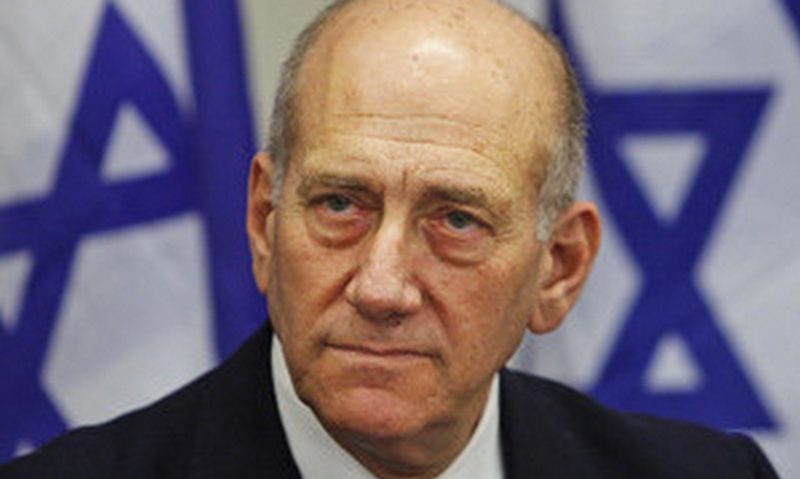 Fostul premier israelian Ehud Olmert, condamnat la şase ani de închisoare