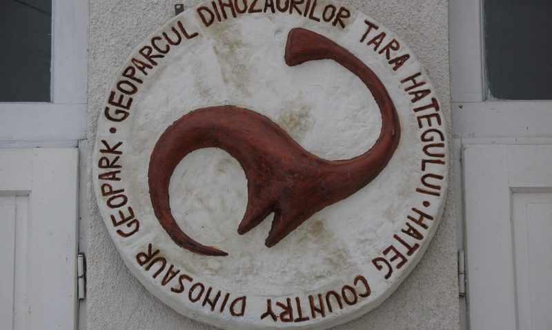 Manual de identitate vizuală pentru Geoparcul Dinozaurilor