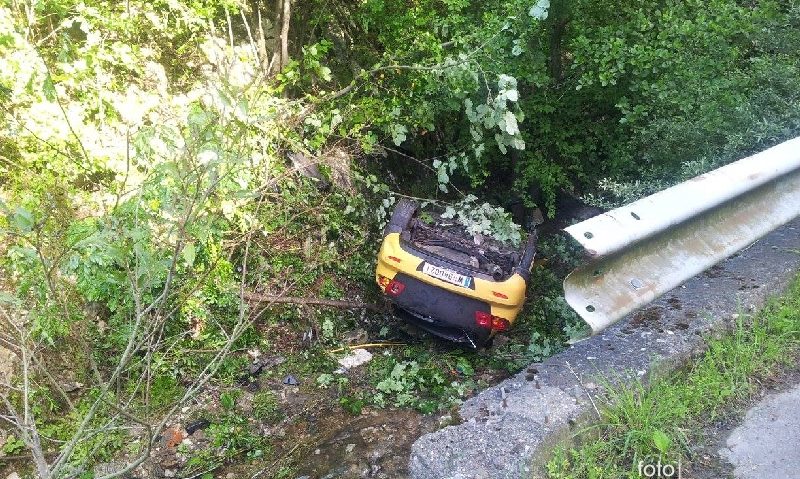 [EXCLUSIV] [FOTO] Accident misterios pe DN 58 la ieşirea din Reşiţa spre Doman