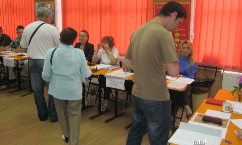 O treime dintre cărăşeni au votat până la ora 16.00