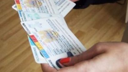 Românii vor putea opta pentru cartea de identitate electronică