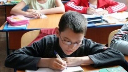 Emoţii pentru elevii claselor a IV-a. Au început testările!