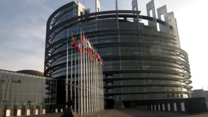 Parlamentul European decide dacă şoferii de camioane se întorc acasă o dată pe lună