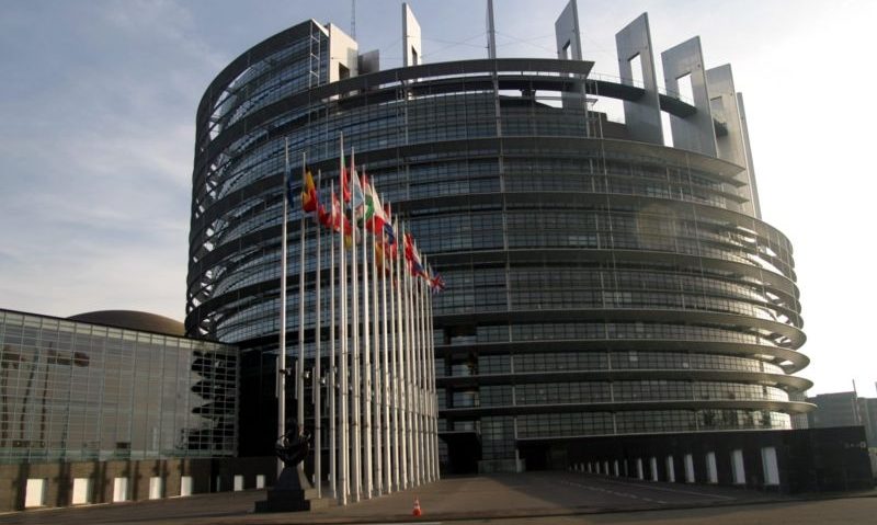 Parlamentul European cere o strategie a UE pentru contracararea ameninţărilor la adresa societăţii civile