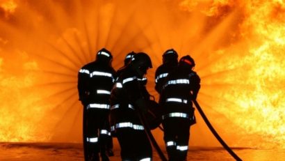 Incendiu la un atelier de tinichigerie din Arad