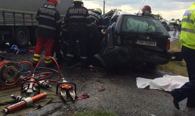 Accident rutier pe DN7. Două persoane au murit, iar alte patru sunt rănite