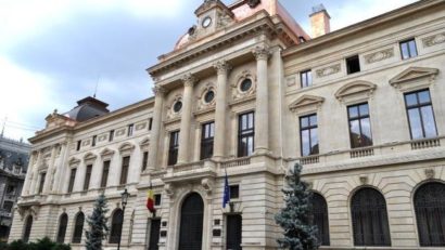 O fetiţă de patru ani a retras de la un bancomat 4.000 de lire