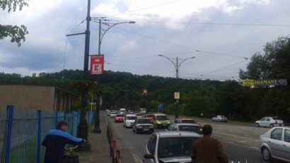 [FOTO] Circulaţie blocată în Reşiţa din cauza unui accident rutier