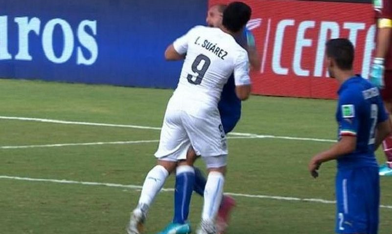 Luis Suarez a fost pedepsit pentru că l-a muşcat pe Chiellini