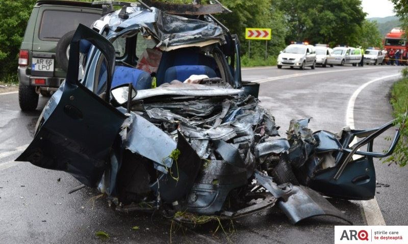 [FOTO – VIDEO] Accident grav pe DN7. Două persoane au decedat, iar una a fost grav rănită