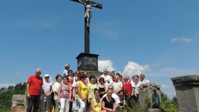 De mai bine de un secol, Crucea Hergloz, veghează oraşul de pe Bârzava