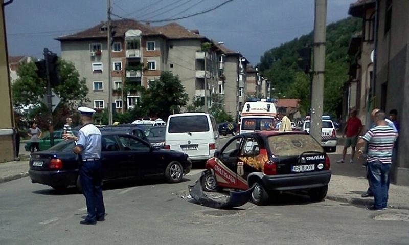 [FOTO] Accident spectaculos în Reşiţa