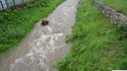 Măsuri împotriva inundării gospodăriilor la Glimboca