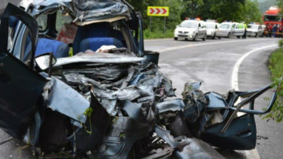 [UPDATE] Grav accident pe DN 7. O fetiţă de 2 ani a scăpat neatinsă ca prin minune