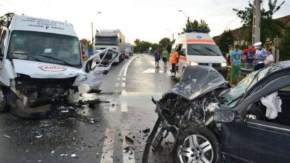 [FOTO/VIDEO] Cinci victime într-un accident la Chizătău