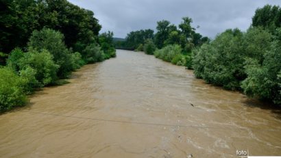 INHGA: Cod galben de inundaţii pe râuri din nouă judeţe, până la ora 22:00