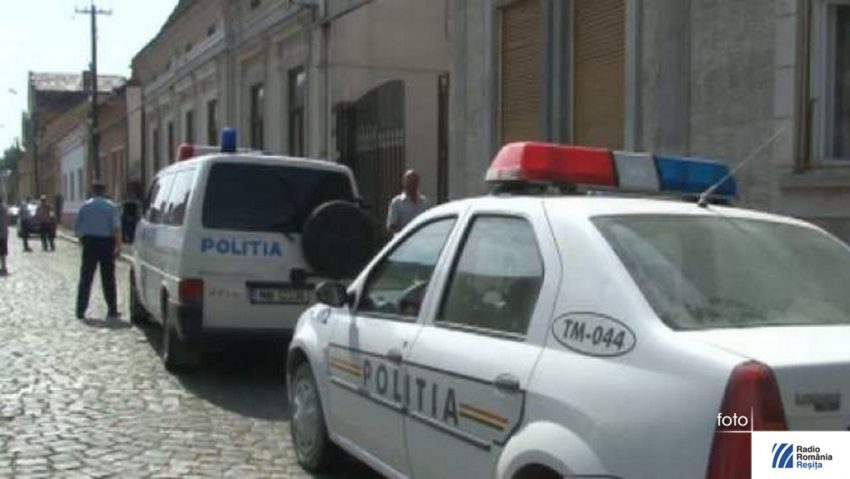 Poliţia din Caransebeş atacată cu pietre