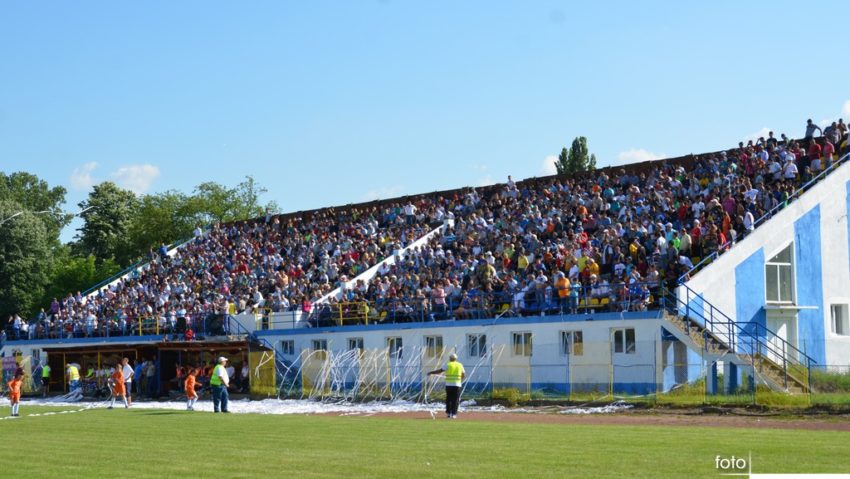 Stadion de liga a II a la Caransebeș