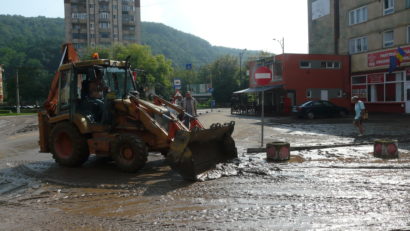 [UPDATE] Cea mai mare viitură din ultimii 15 ani a distrus centrul municipiului Reşiţa