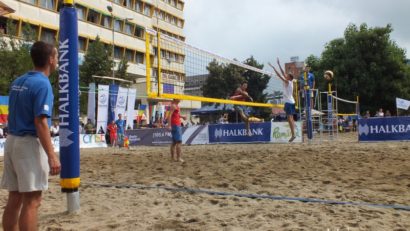 Bronz pentru sportivii de la CS Universitatea Reşiţa la Campionatul Balcanic de volei de plajă