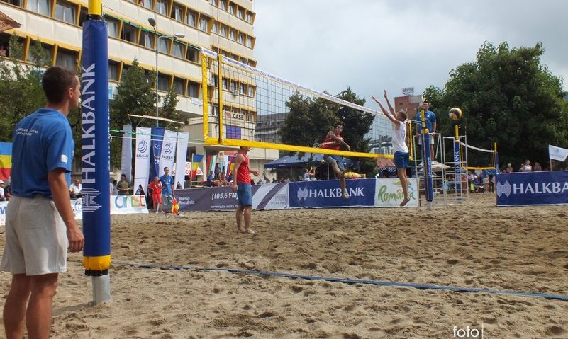 Bronz pentru sportivii de la CS Universitatea Reşiţa la Campionatul Balcanic de volei de plajă