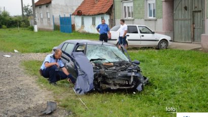 [FOTO] Accident cu trei victime la Jupa