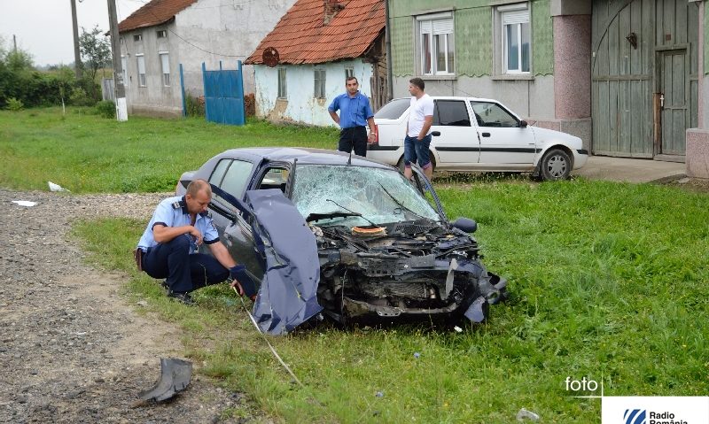 [FOTO] Accident cu trei victime la Jupa