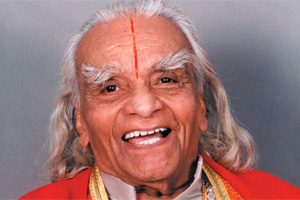 Maestrul de yoga, BKS Iyengar, a murit la 95 de ani