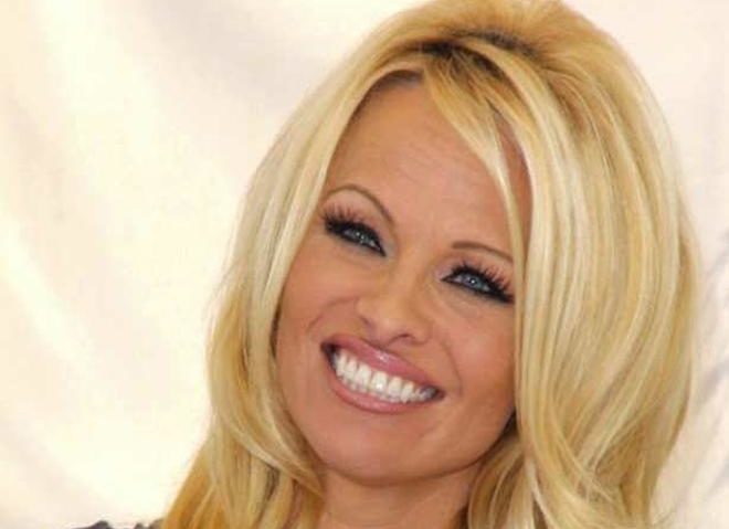 Pamela Anderson refuză să participe la Ice Bucket Challenge!