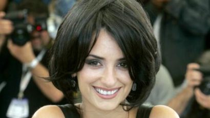 Penelope Cruz îşi promovează noua colecţie de lenjerie!