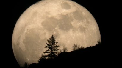 SUPER LUNA 2014, fenomenul astronomic a fost vizibil noaptea trecută